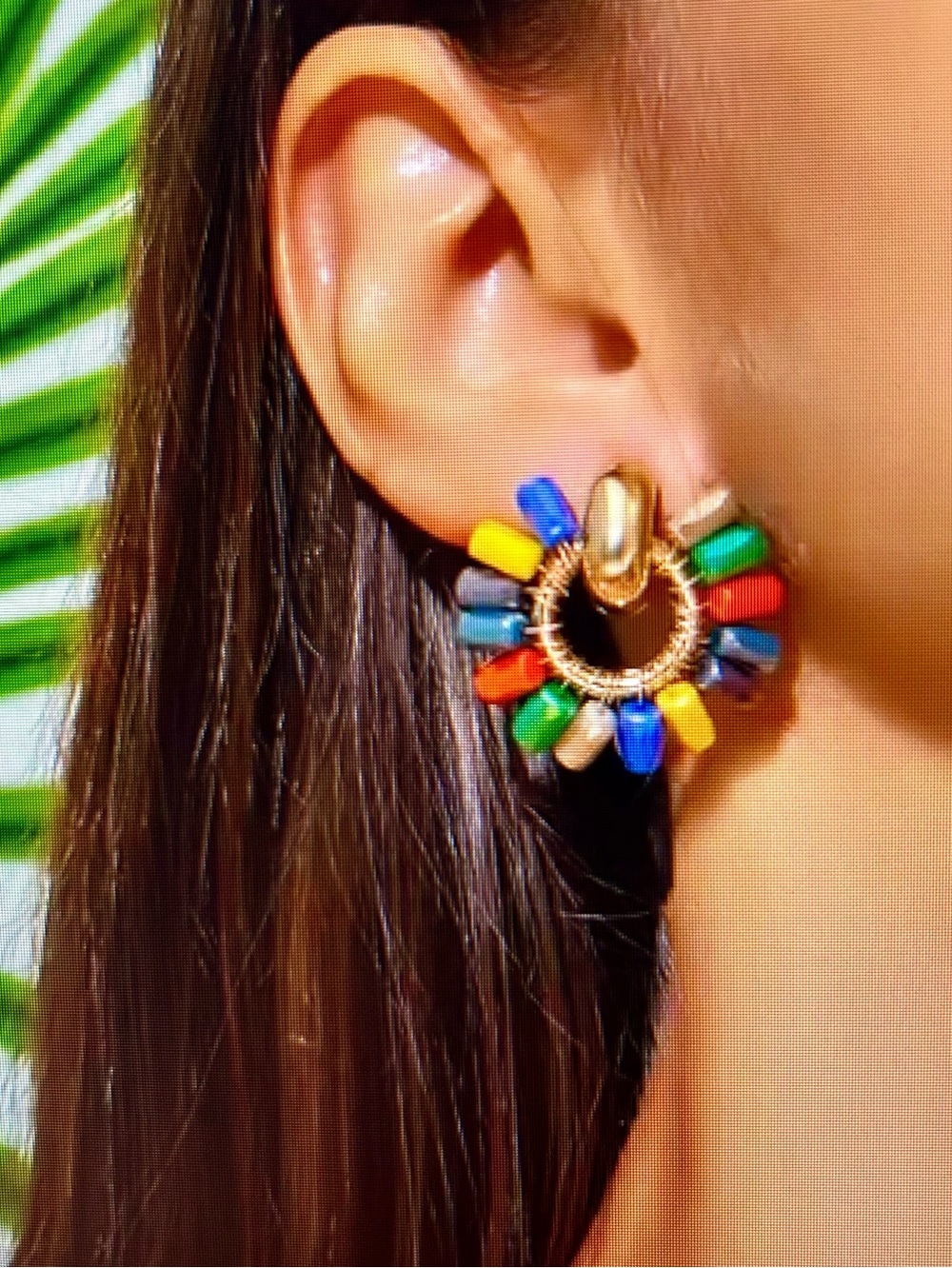 Colorful glass beads on a gold tone round earrings w/post back -NEW